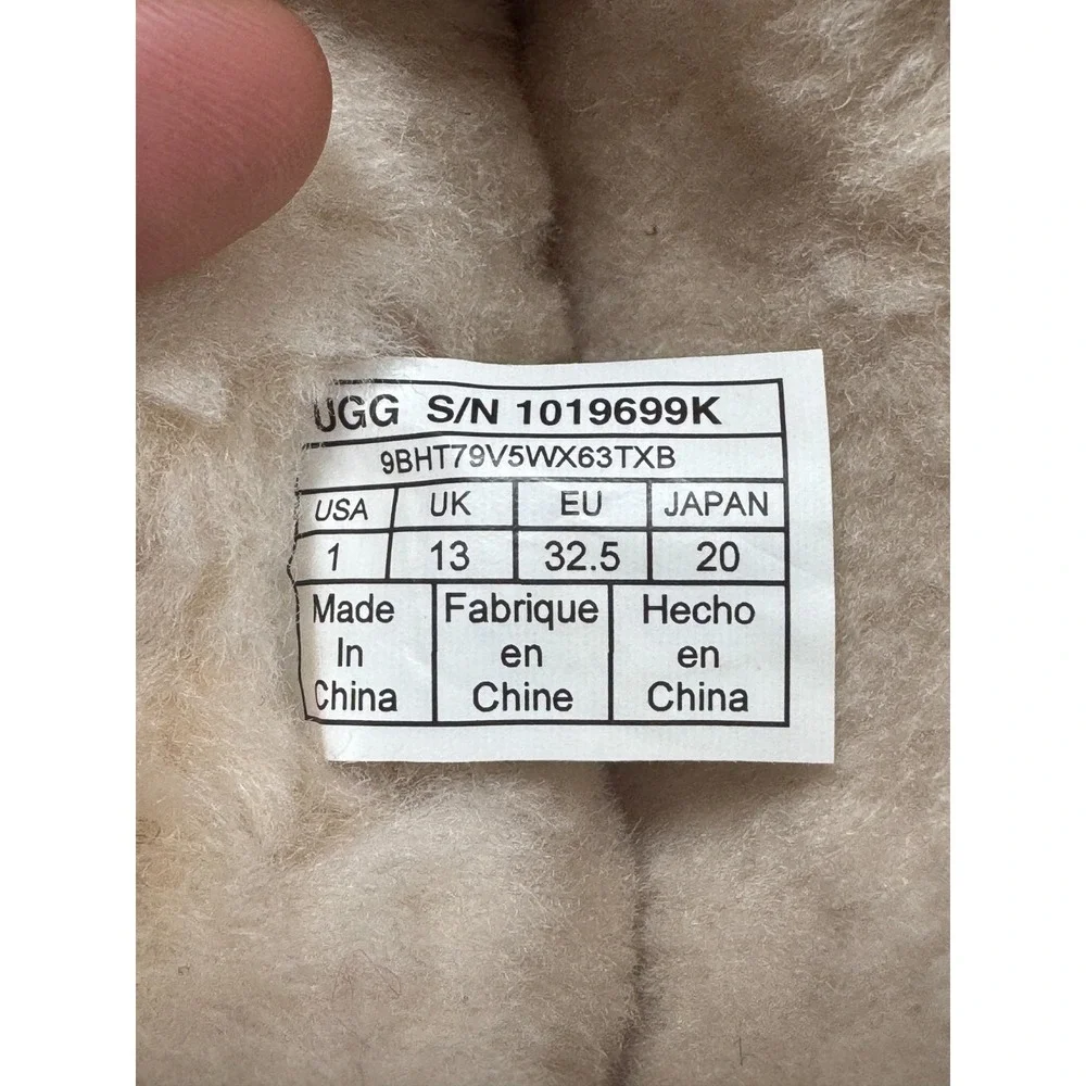 UGG classic short